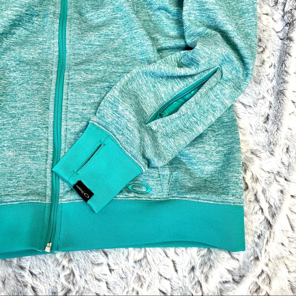 Oakley Wind and Water Resistant Hooded Jacket - Picture 9 of 15